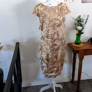 NWT beautiful AdriannaPappel gold sequined cap sleeve cocktail dress. 14W